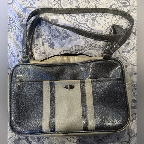 Trophy Queen Bag - Picture 1 of 7